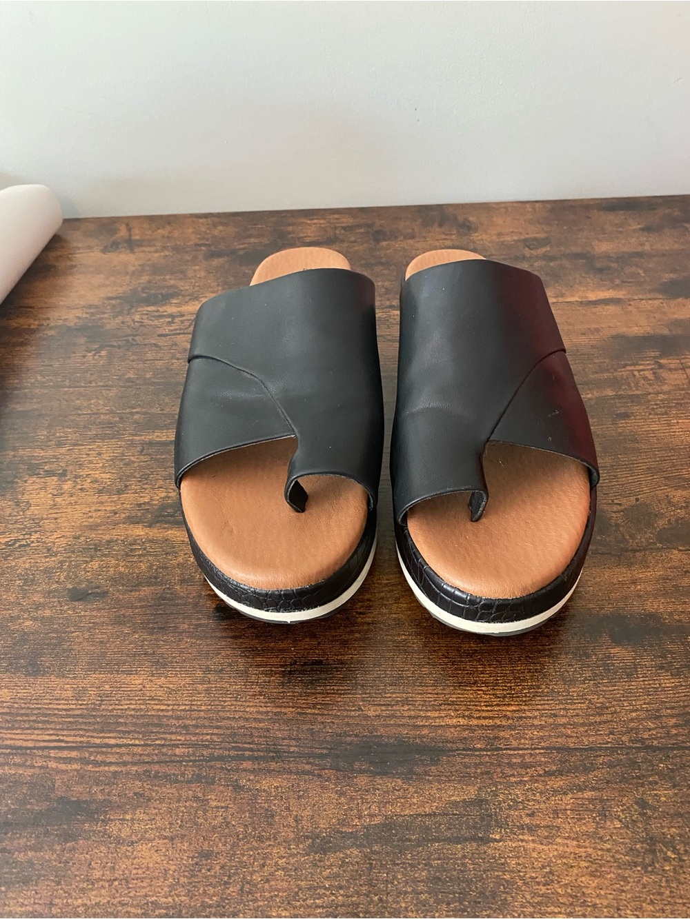Baretraps Waverlie Black Leather Slide Sandals with Tan Footbed